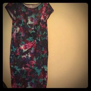 Colorful flowered dress 🌺